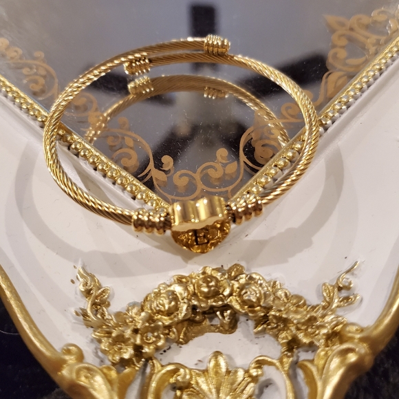 💛Gold initial E heart charm bracelet - Picture 3 of 8